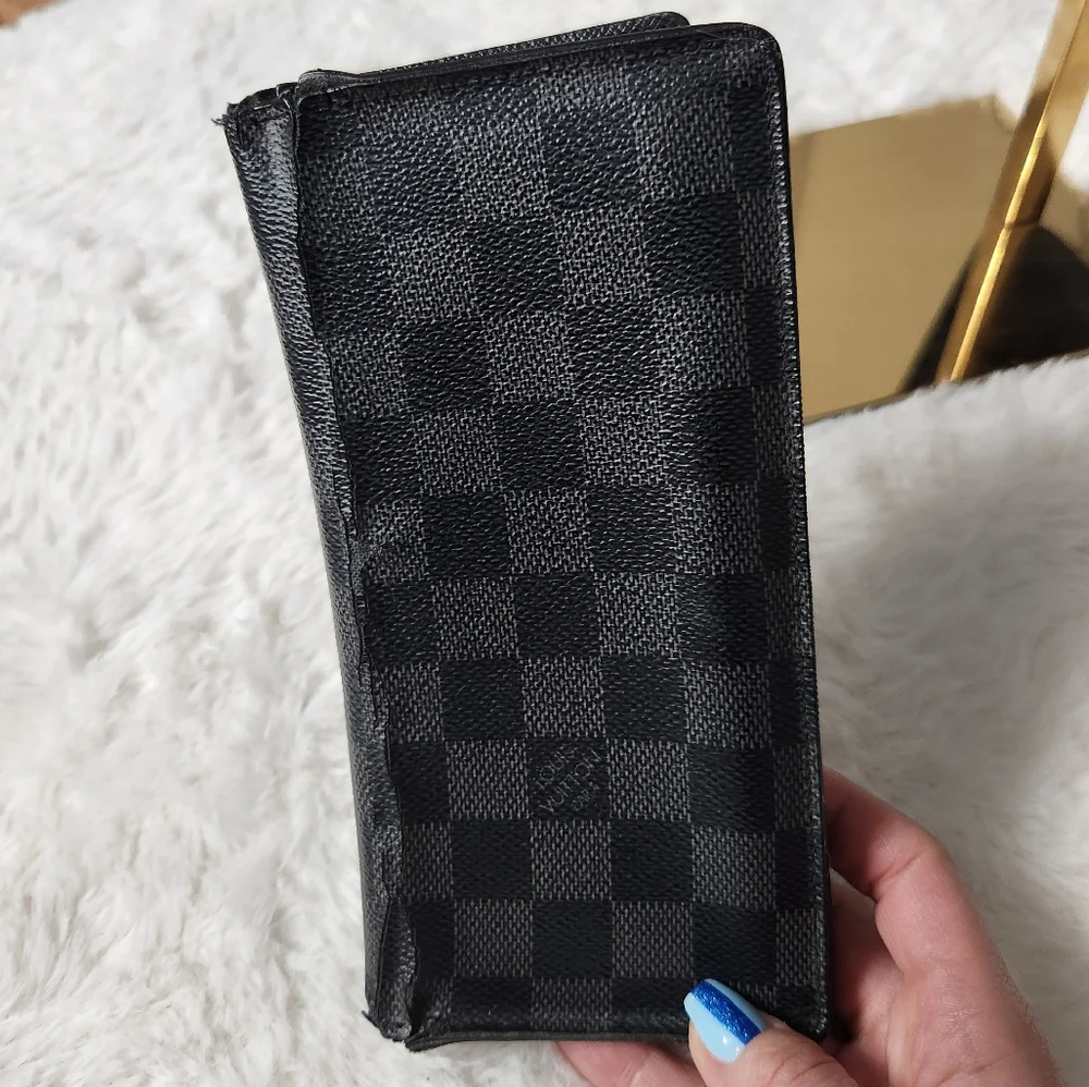 LOUIS VUITTON Portefeuille Brazza Long Wallet Damier Graphite w/ flaws
